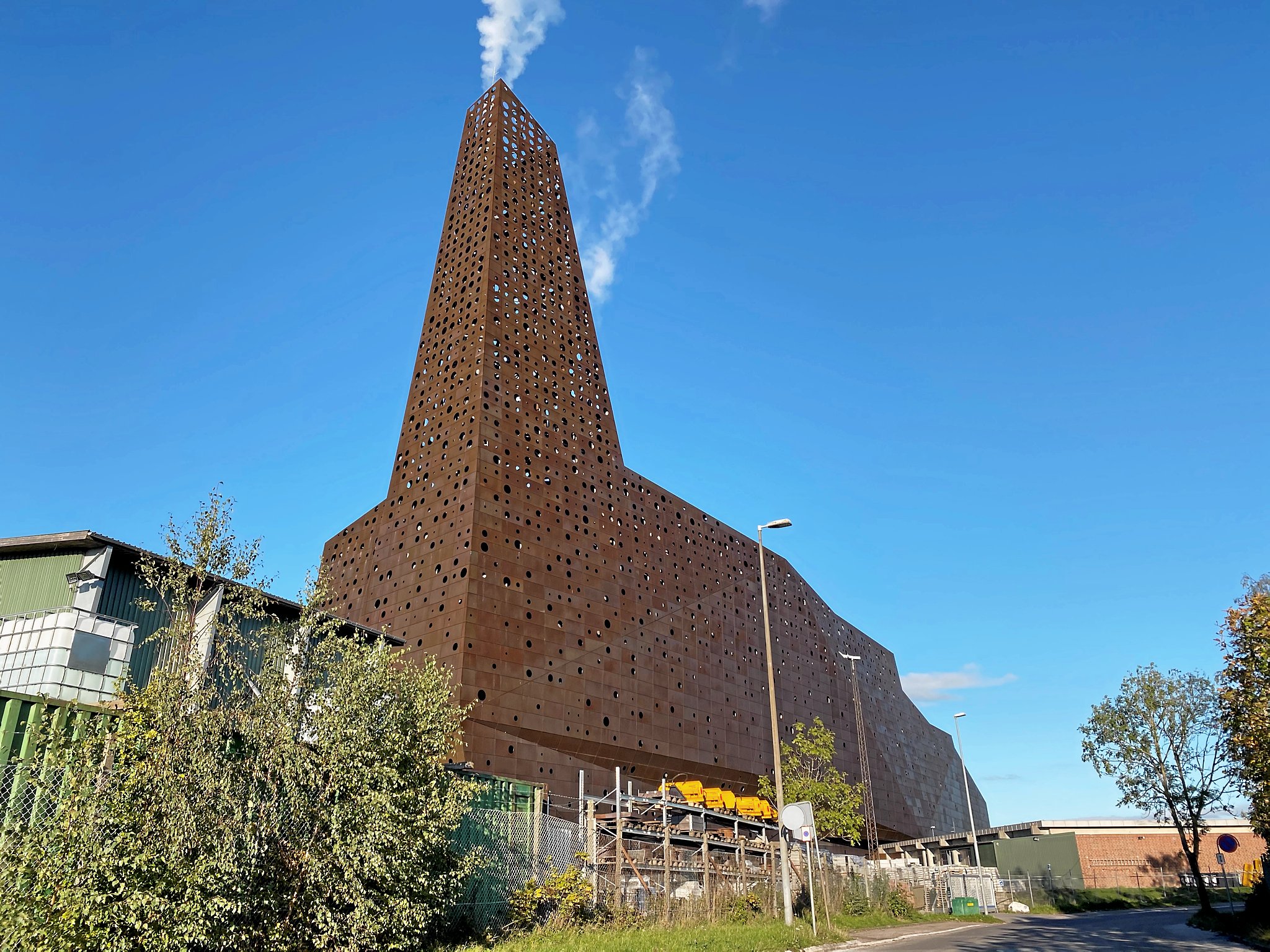 Formanden for klima- og miljøudvalget aner simpelthen ikke hvad alternativet til fjernvarmeprojekterne i de mindre byer er, hvis Roskilde Kommune skal nå deres klimamål. Og han har spurgt.