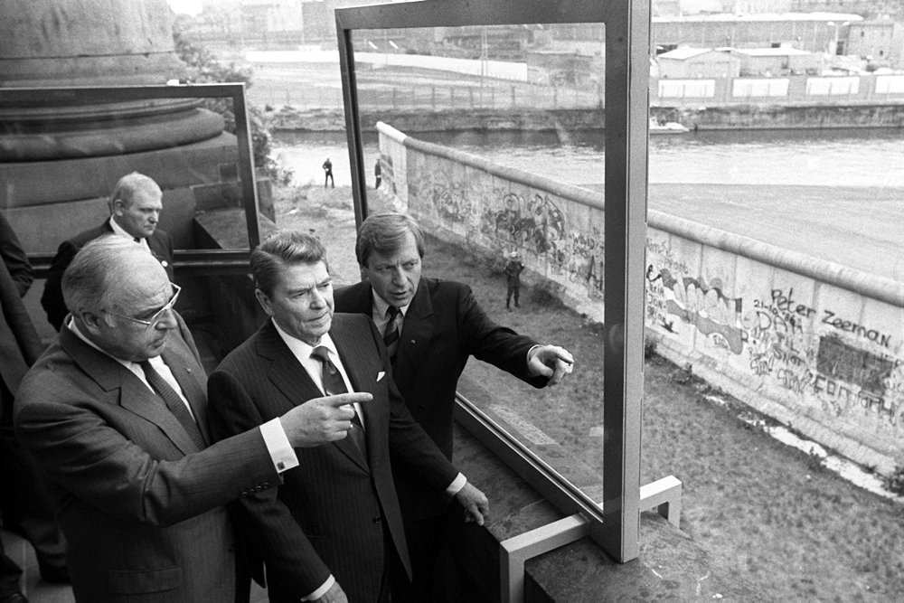 Pigtråd og elektriske hegn blev opført for 60 år siden for at standse flugtforsøg fra øst til vest i Berlin.