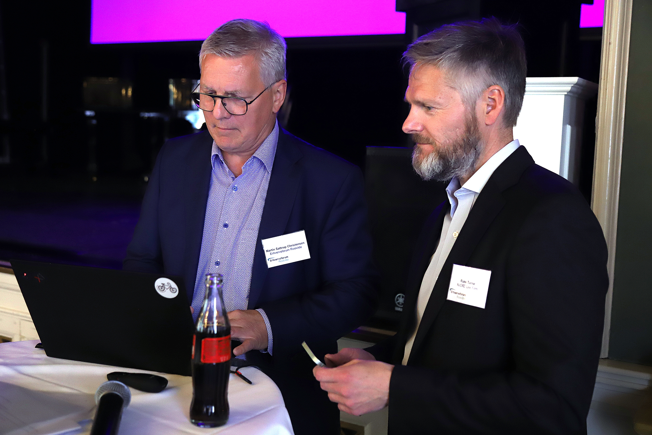 Erhvervsforum Roskildes direktør Martin Sattrup Christensen (tv) sammen med formand Rune Tarnø ved sidste års generalforsamling. - ALLAN N Erhvervsforum Roskildes direktør Martin Sattrup Christensen (tv) sammen med formand Rune Tarnø ved sidste års generalforsamling.