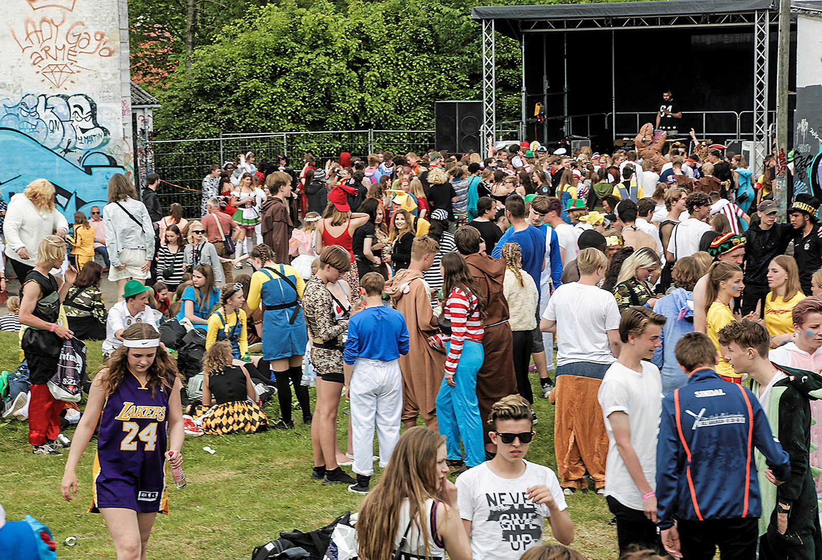 Roskilde Kommune var indtil 2019 vært for en samlet fest på sidste skoledag. Dengang kunne de unge medbringe alkohol.