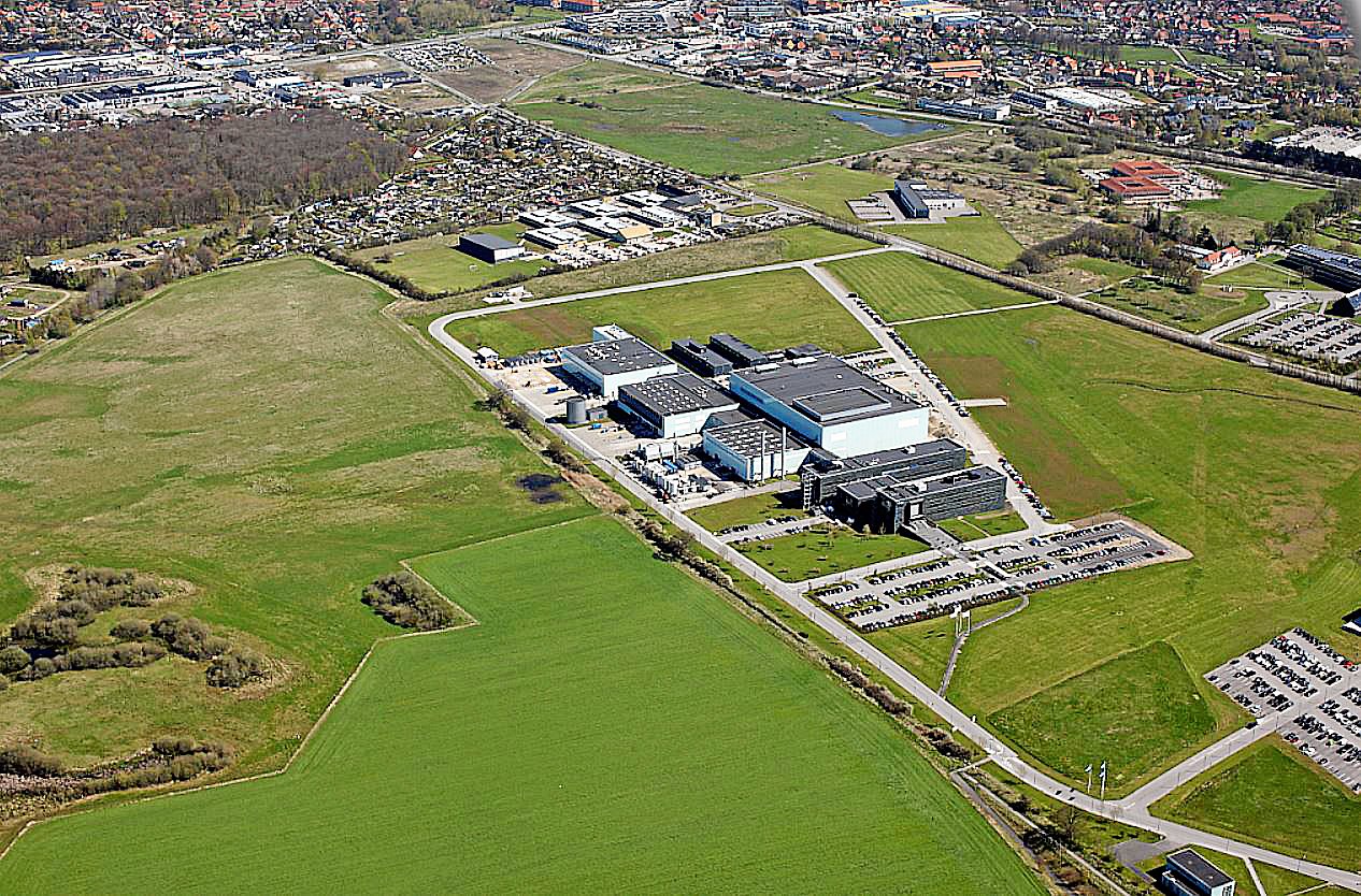 Virksomheden Fujifilm skal hjælpe Bill Gates i kampen mod coronavirus og reserverer anlæg i Hillerød til at producere coronamedicin