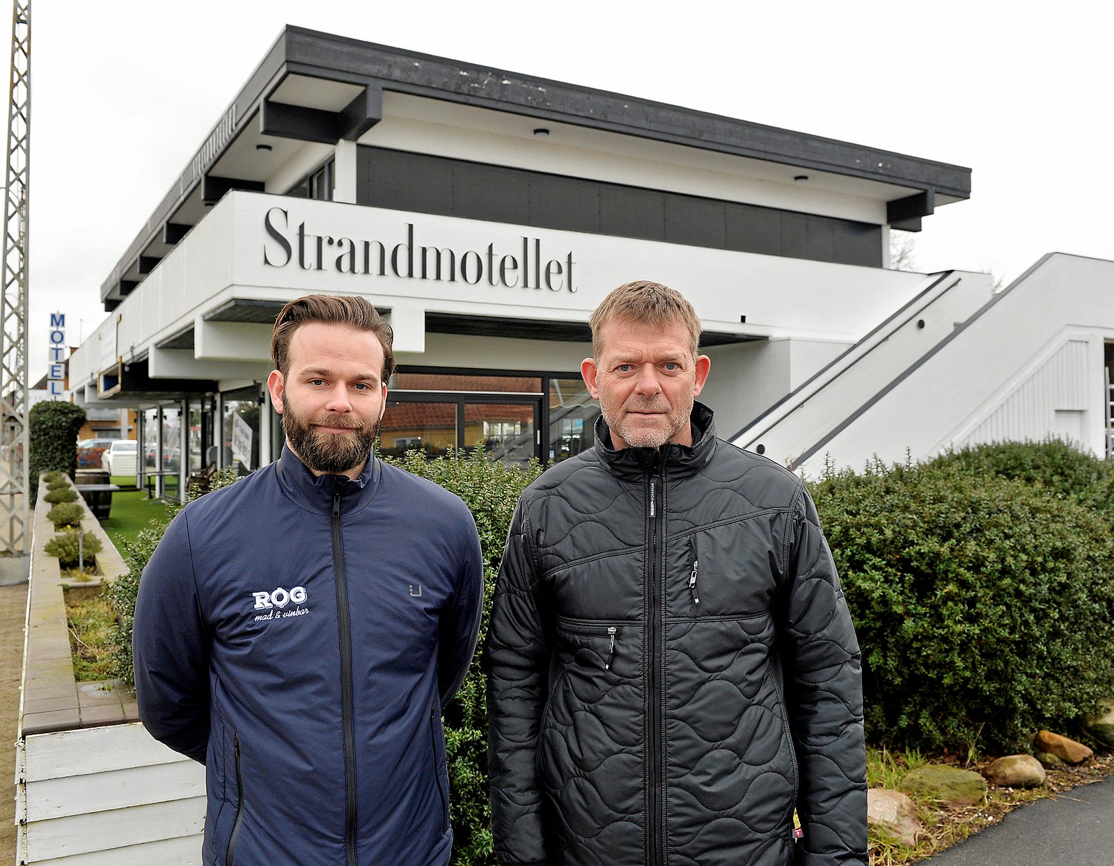 1. marts slog Strandmotellet igen dørene op for overnattende gæster. Det er Flemming og Phillip Toft, der har overtaget det gamle motel, og de har i de seneste måneder knoklet for at få sat værelserne