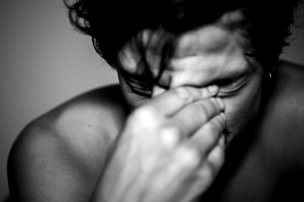 Posttraumatisk stresslidelse kan eksempelvis indtræffe efter livstruende hændelser som krig og tortur.