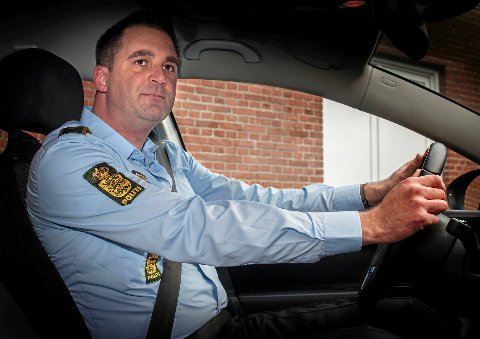 »Jeg vil ikke være tv-kendis, og jeg kommer aldrig nogensinde til at køre motorcykel« bedyrede færdselsbetjenten. Men så blev han klogere.