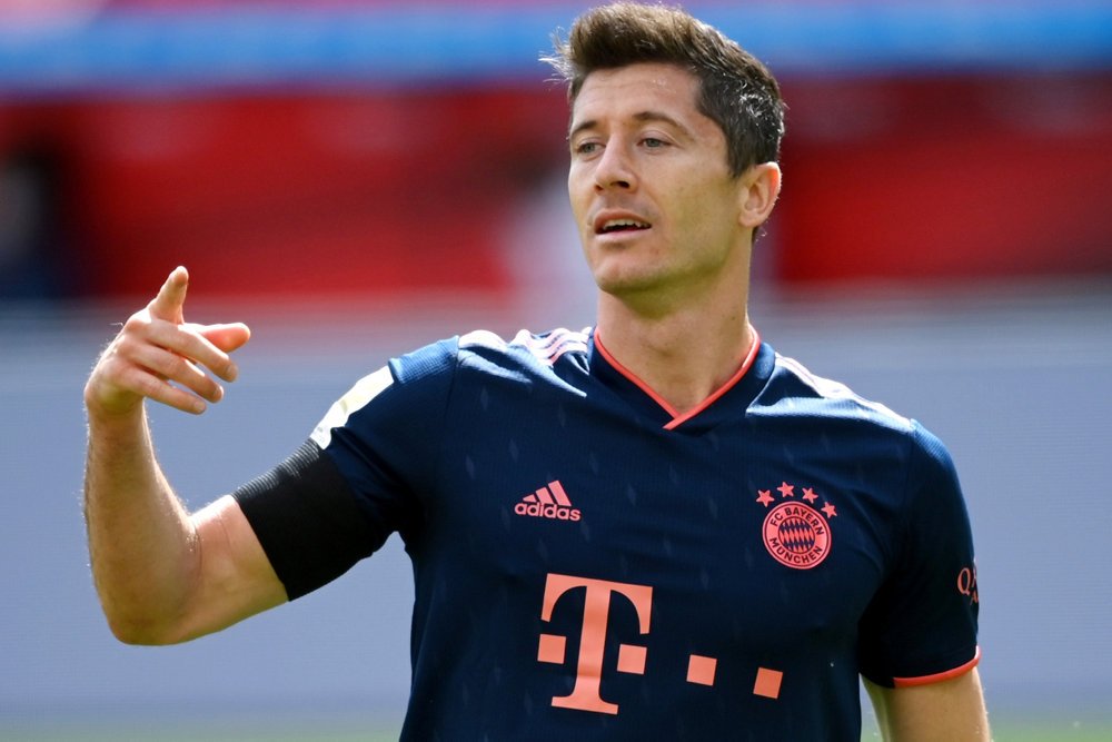 Bayern vandt den ottende udekamp i træk med sejr over Leverkusen. Robert Skov hjalp Hoffenheim til point.