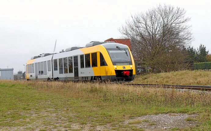 - Vi er skeptiske overfor planerne om stationslukninger og færre stop, lyder det i et debatindlæg fra tre medlemmer af Enhedslisten