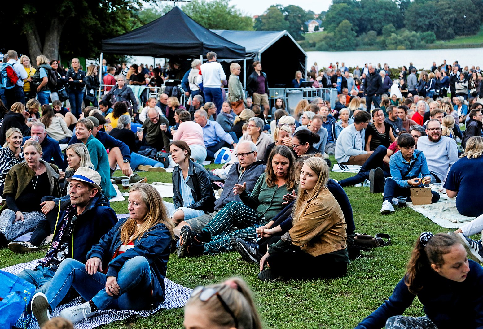 Klaverfabrikken har blandt andet arrangeret store koncerter i parken Posen. Spillestedet har store økonomiske udfordringer, efter deres bogholder blev udsat for millionsvindel.