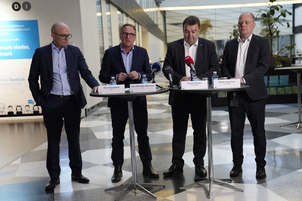 Industrien har onsdag taget hul på forhandlinger om overenskomster for 230.000 ansatte.