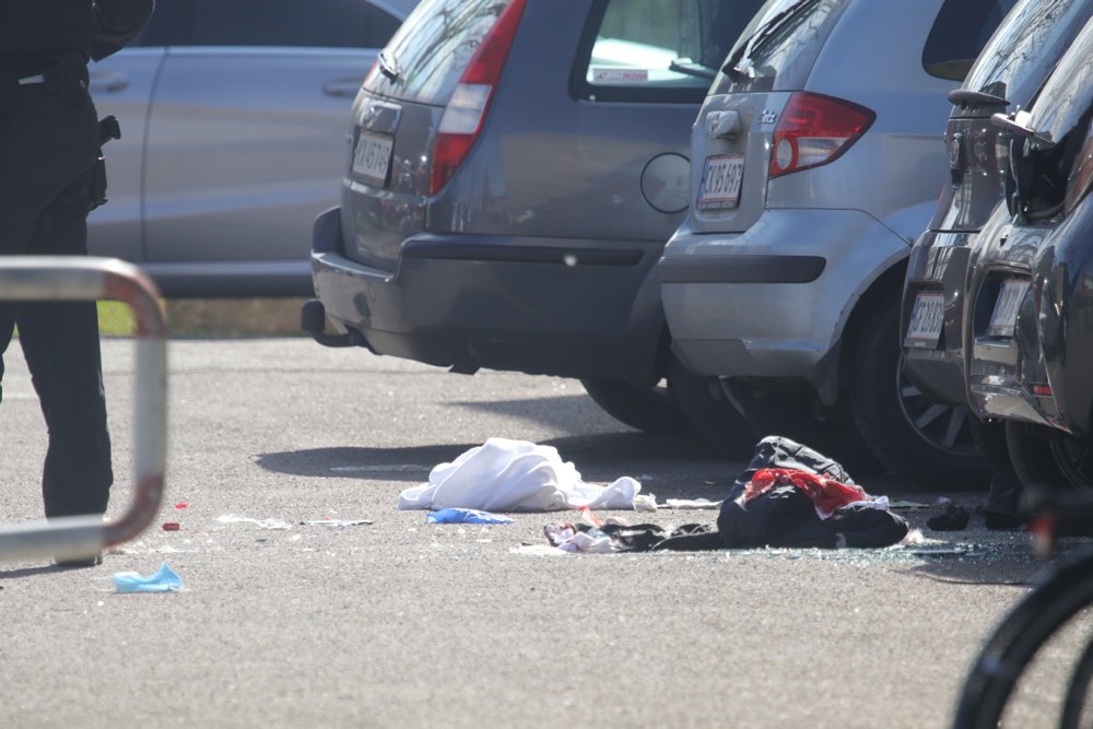 Gerningsmænd benyttede sig af en stjålen hvid Nissan, da de flygtede, siger Københavns Politi.