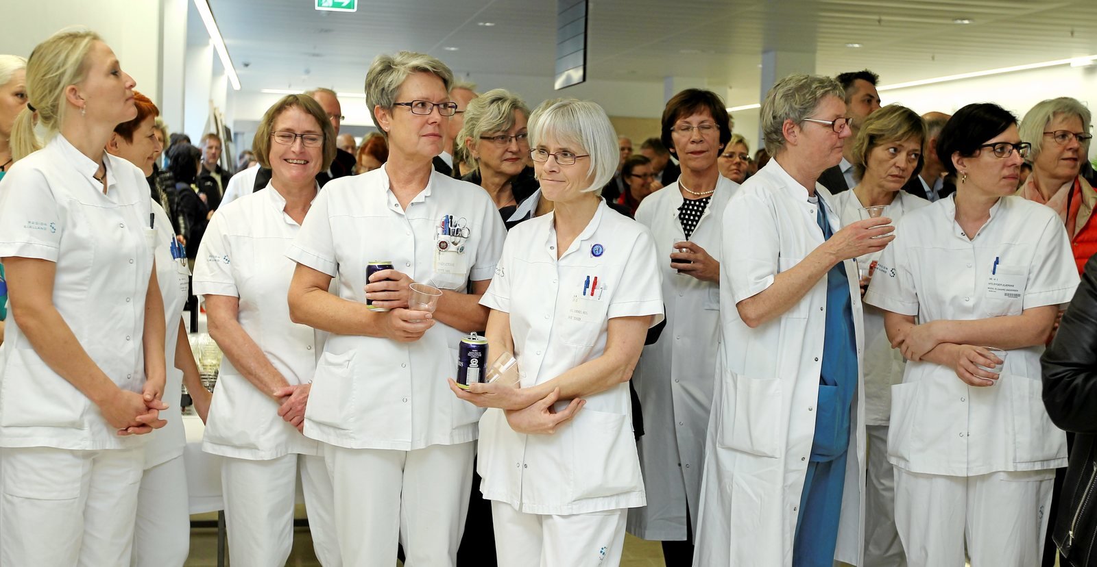 Engangskitler til at have på uden på det almindelige arbejdstøj kan blive en mangelvare i hjemmeplejen og på plejecentre. I Slagelse Kommune håber man derfor, at f.eks. tandlæger, dyrlæger eller slagtere kan undvære nogle.