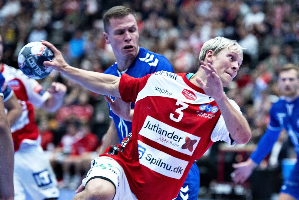 Janus Smarason bliver et stort problem for Danmark, hvis han rammer sit topniveau i EM-kampen mod Island.