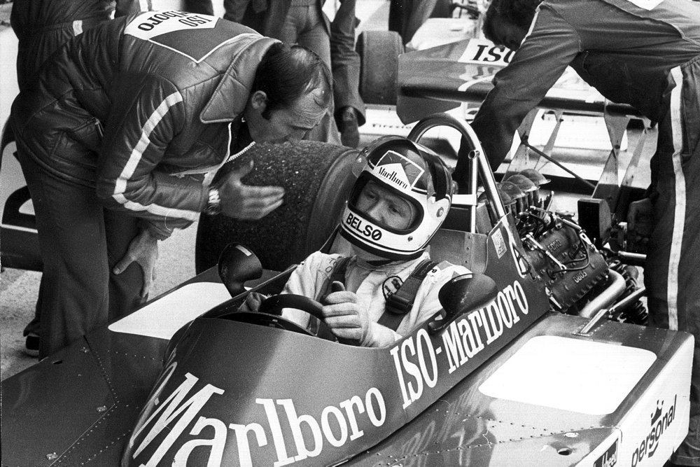 Den tidligere racerkører Tom Belsø, der fik to starter i Formel 1 i 1974, er død 77 år gammel.