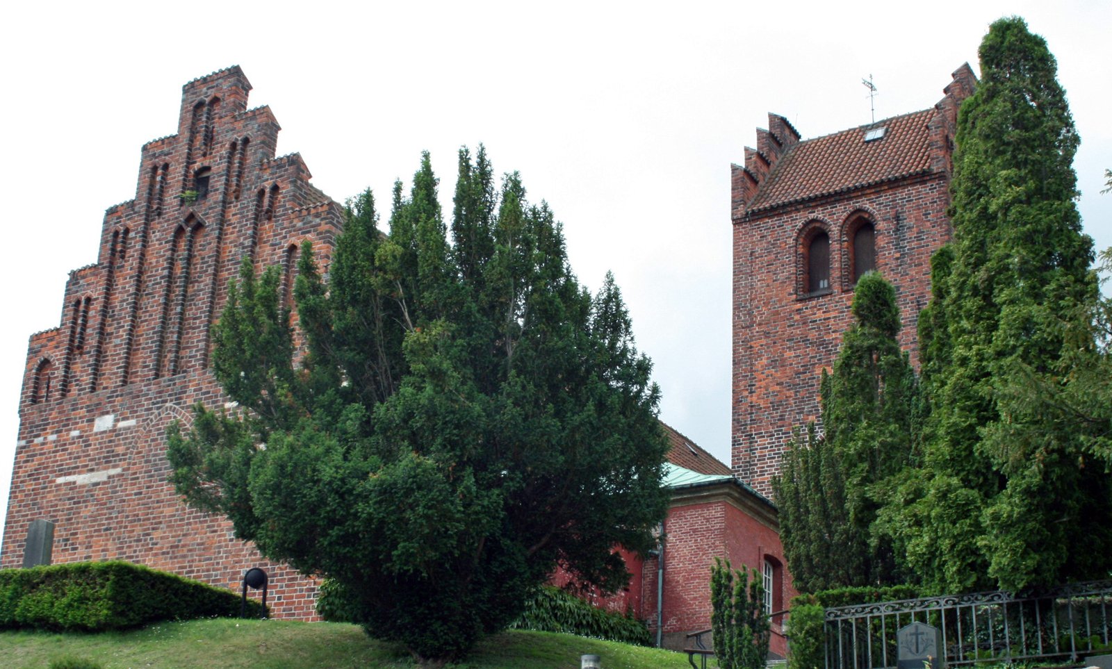 Andagten er båret af musik, sang og bønner.
