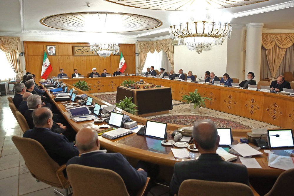 Irans præsident skruer op for retorikken, efter at store EU-lande tirsdag udtrykte bekymring over atomaftalen.
