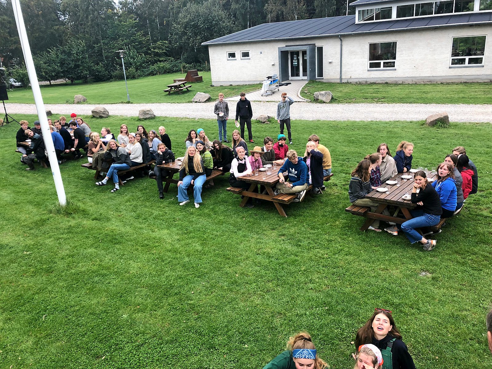 Eleverne på Baunehøj Efterskole kommer tilbage mandag den 18. maj og forstander Ulrik Goos Iversen er parat med nye tiltag for at sikre en coronafri efterskole