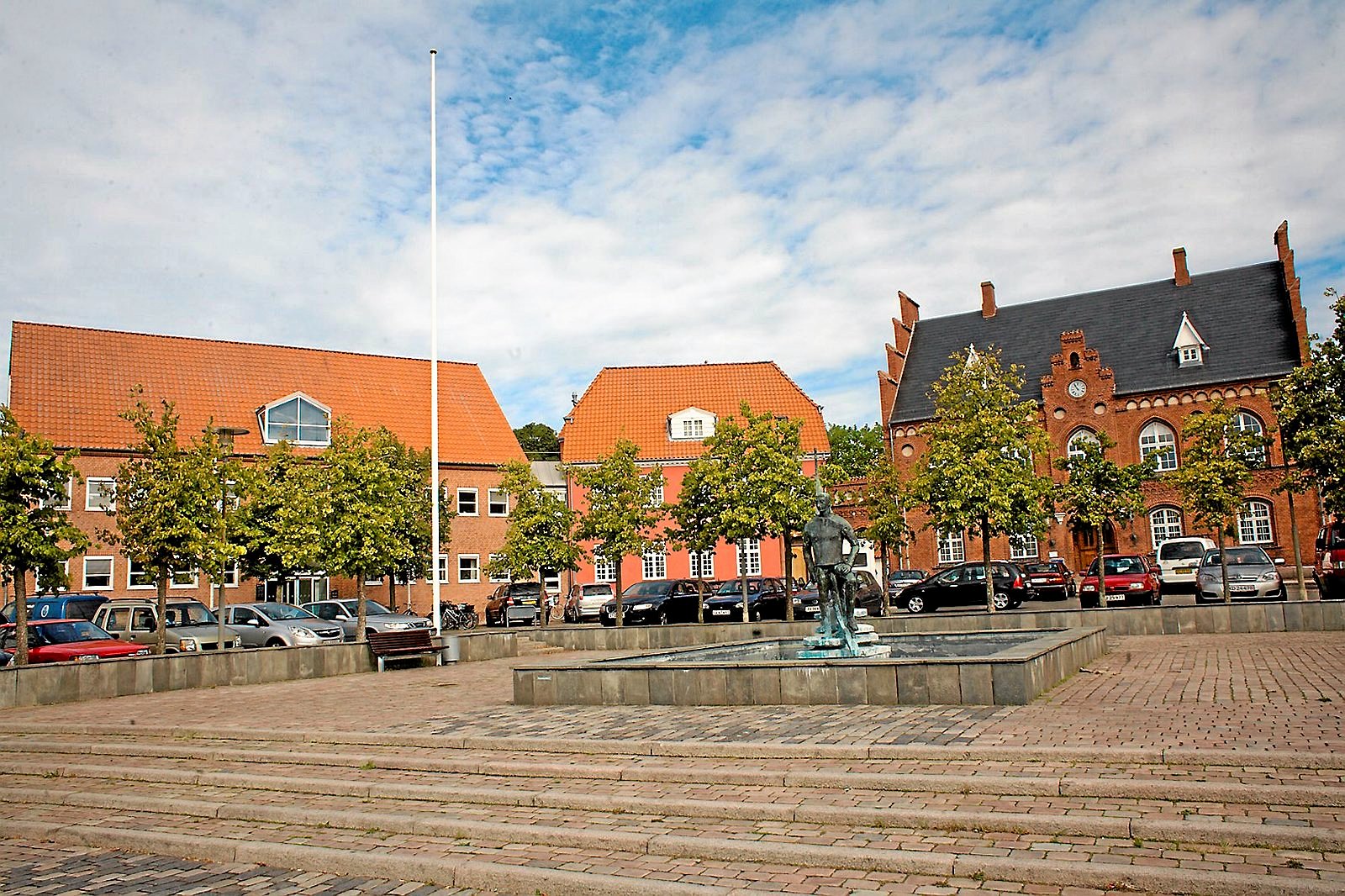 I første omgang skal administration flyttes fra Jægerspris. Siden følger Slangerup