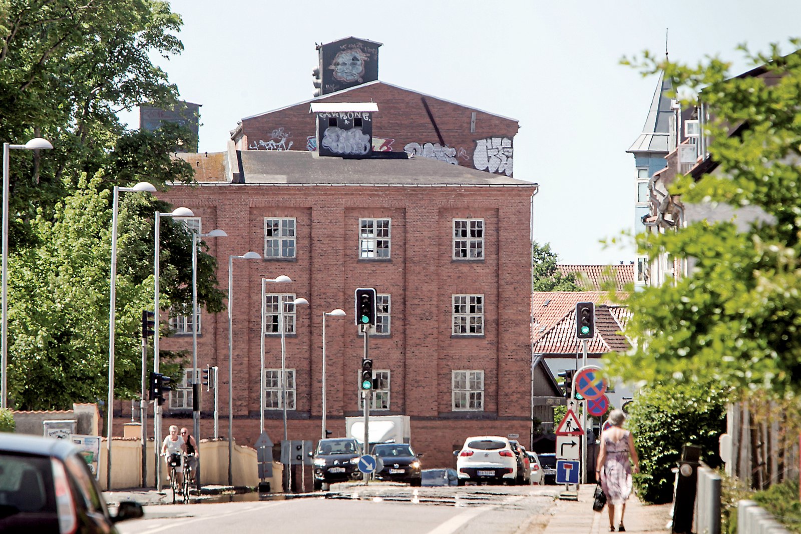 Fire ud af fem partier i Plan- og Boligudvalget i Ringsted Kommune vil stemme for at nedrive Dampmøllen og gå videre med planerne om 69 familieboliger. Enhedslisten og foreningen Bygningskultur Ringsted er imod at rive den bevaringsværdige hovedbygning ned.