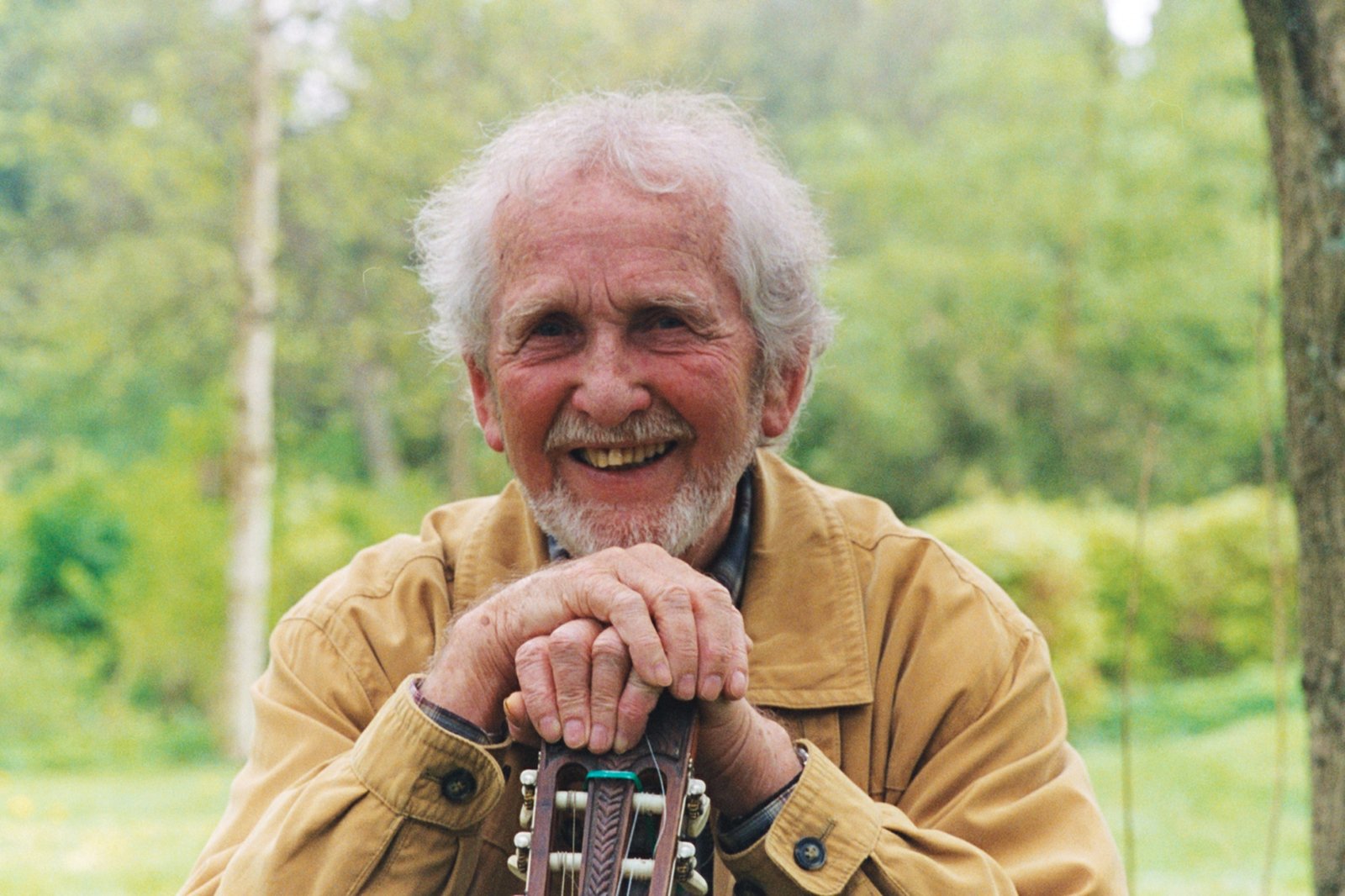 Tony Vejslev, der på et tidspunkt var overlærer på Fredensborg Skole er død. Han blev 93 år.