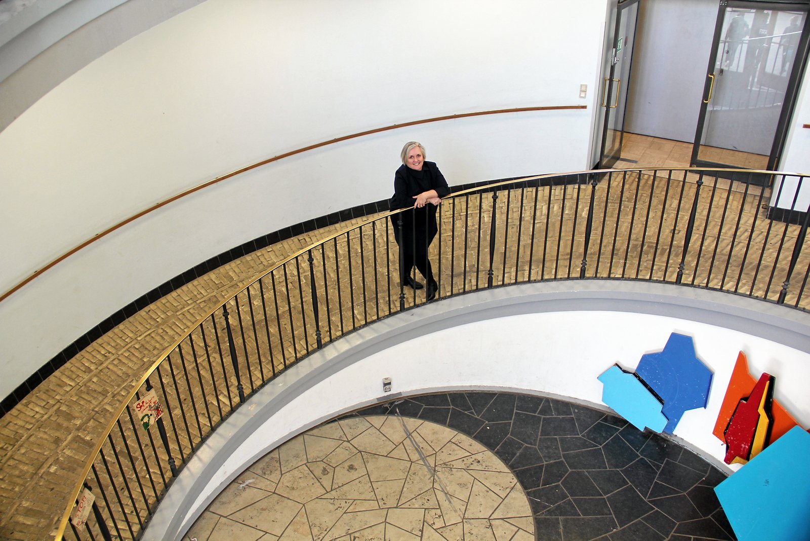 Dyssegårdskolens nye leder er med egne ord god til at bevæge sig ud af sit kontor og møde eleverne i øjenhøjde. Hun er lykkelig for at være kommet til det, hun kalder en utrolig veldrevet skole i harmoni