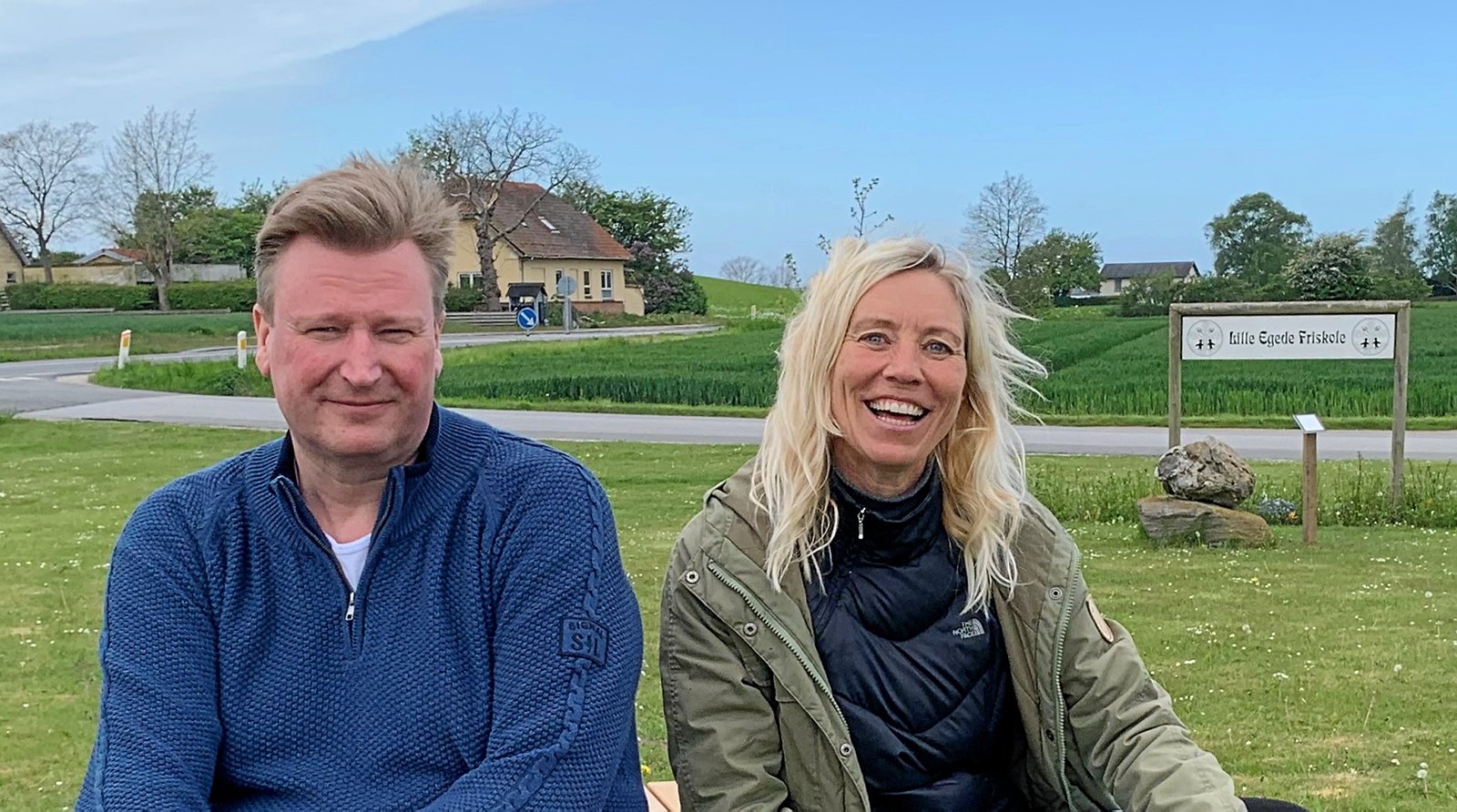 Lille Egede Friskole får to nye skoleleder. Lars Jacobsen begyndte i jobbet, lige da coronavirus lukkede skolen. Og den nye børnehaveleder, Charlotte Moberg, landede præcis, da børnene vendte tilbage.