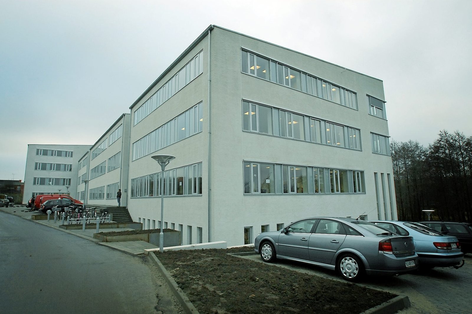 Jobcenter Frederikssund samarbejder i øjeblikket med Skattestyrelsen og Jobservice Danmark om rekruttering af et stort antal medarbejdere til det skattecenter, der skal åbne i Frederikssund i løbet af året