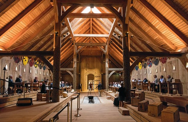 Danmarks største vikingehal er blevet genskabt i Sagnlandet Lejre. Bygning vakte begejstring ved indvielsen.