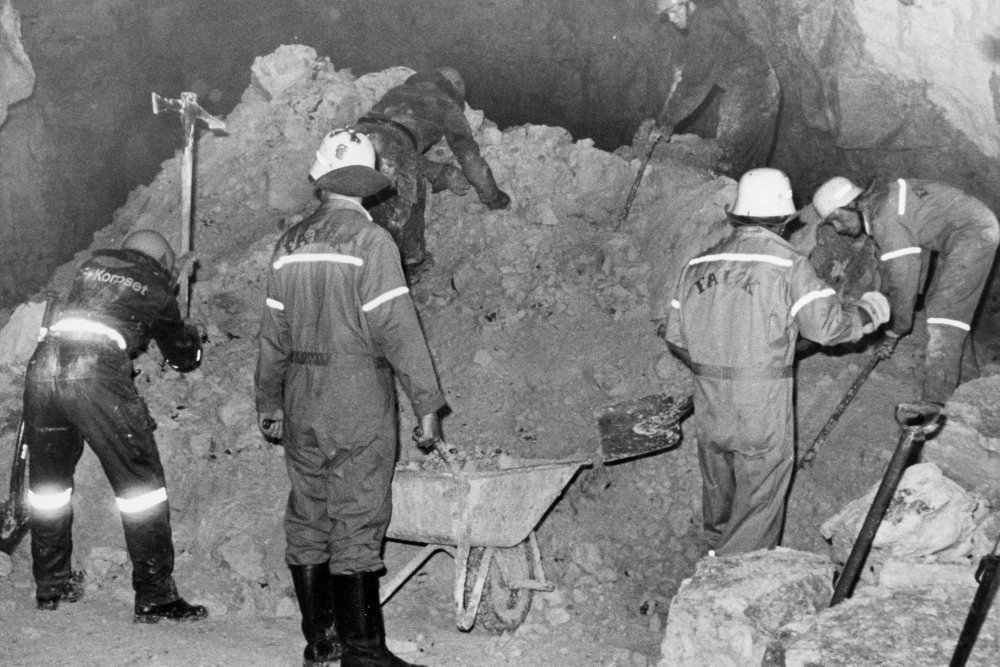 En fredelig familieudflugt i en kalkmine udviklede sig med et slag til et dramatisk mareridt, som fyldte avisspalterne og greb danskerne i sommeren 1988.