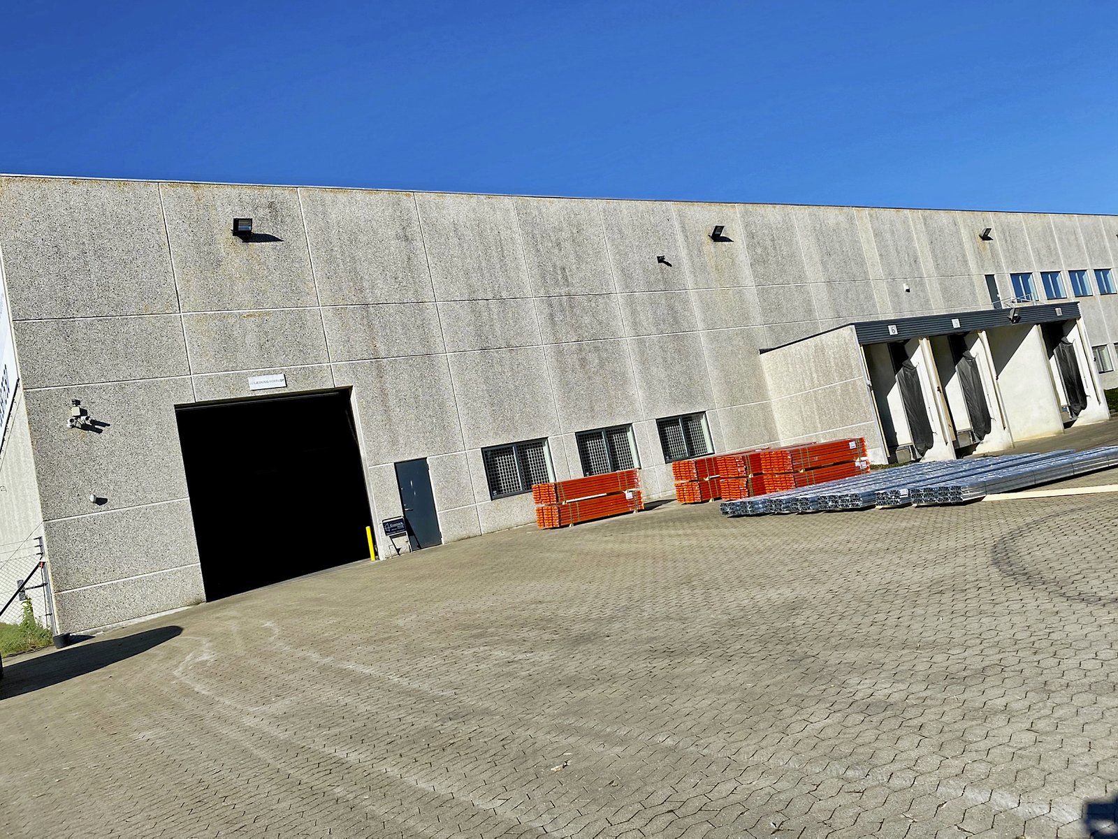 Omtrent 15 nye arbejdspladser på vej til Slagelse, hvor møbelkæden My Home udvider med kæmpestort lager. Virksomheden, der servicerer tusindvis af kunder og et væld af butikker, rykker sofaer, senge og møbler en masse ind i tidligere Malaco-bygninger.