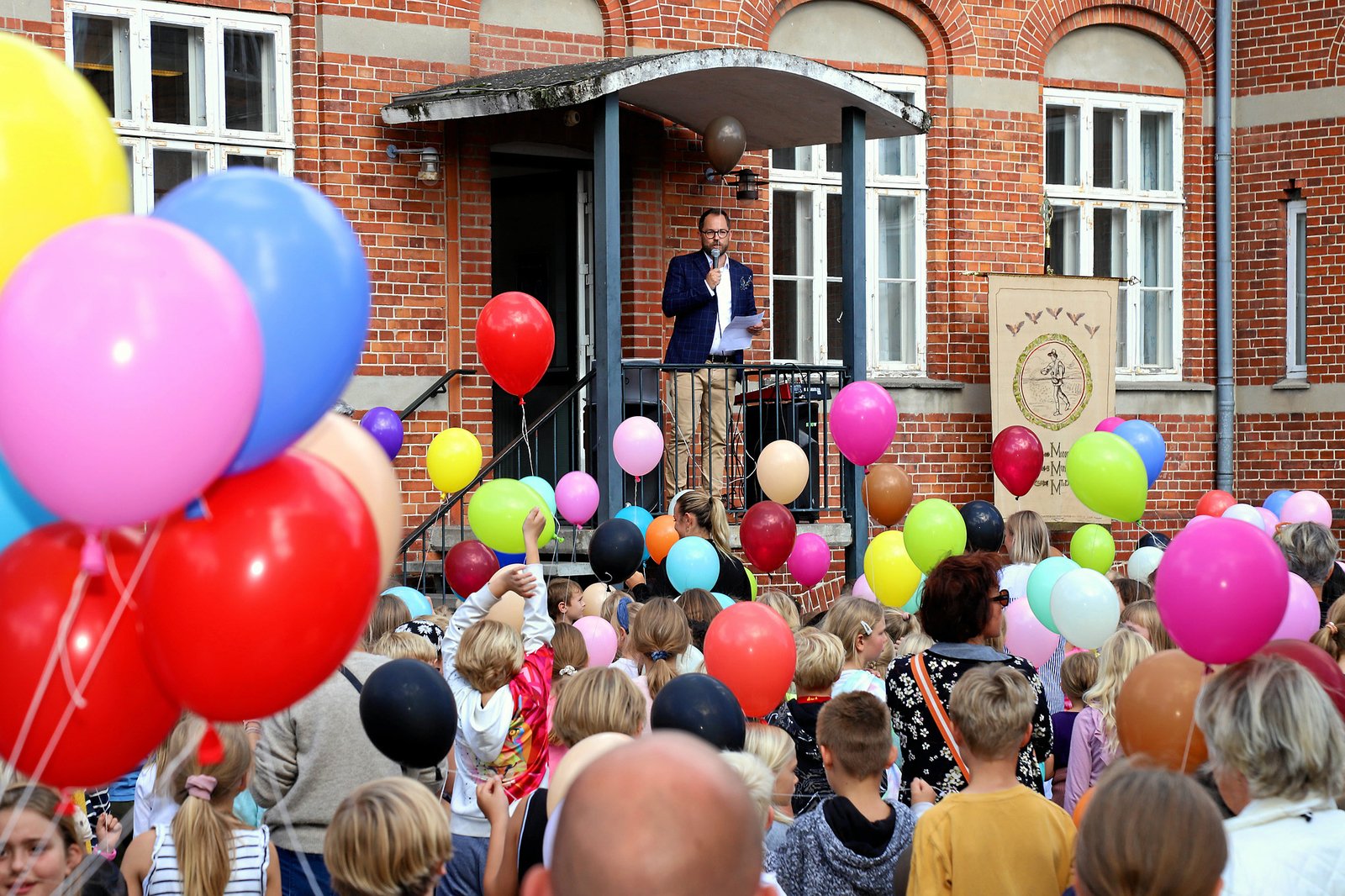 Det er skidt for børnene at droppe den tidlige skolestart, mener to privatskoler, som nu vil have politikerne til at genoverveje beslutningen.
