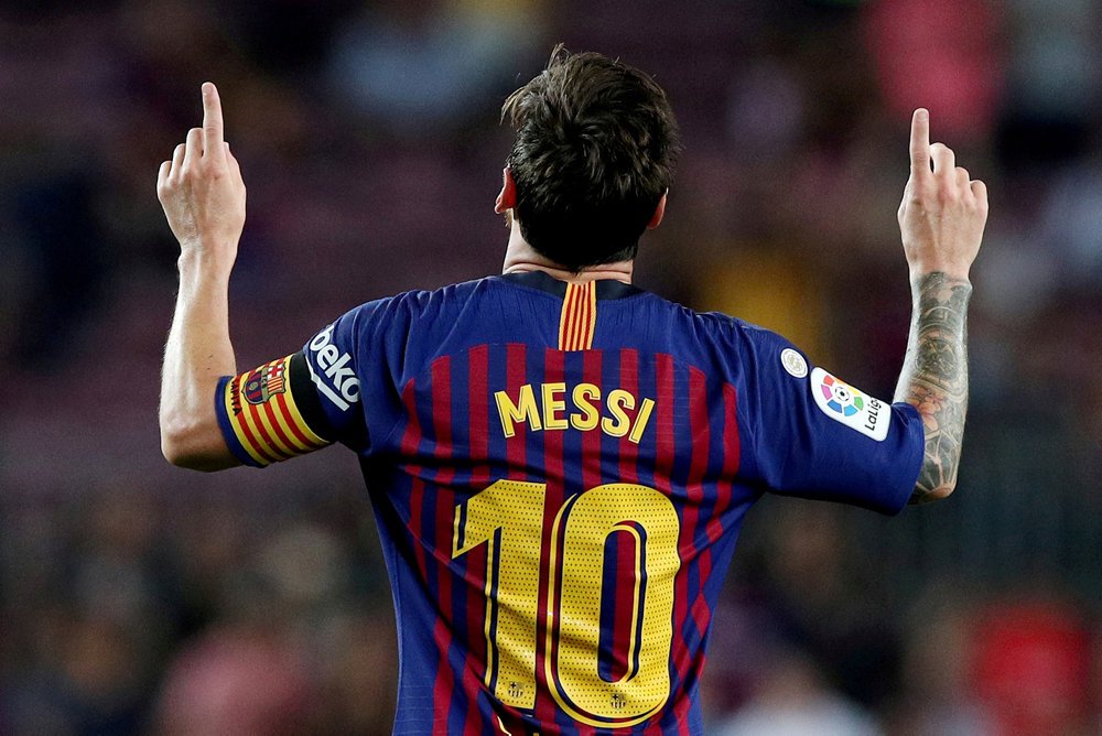 Kortvarigt blev det meddelt, at Lionel Messi blev i FC Barcelona, men Reuters' historie blev trukket tilbage.