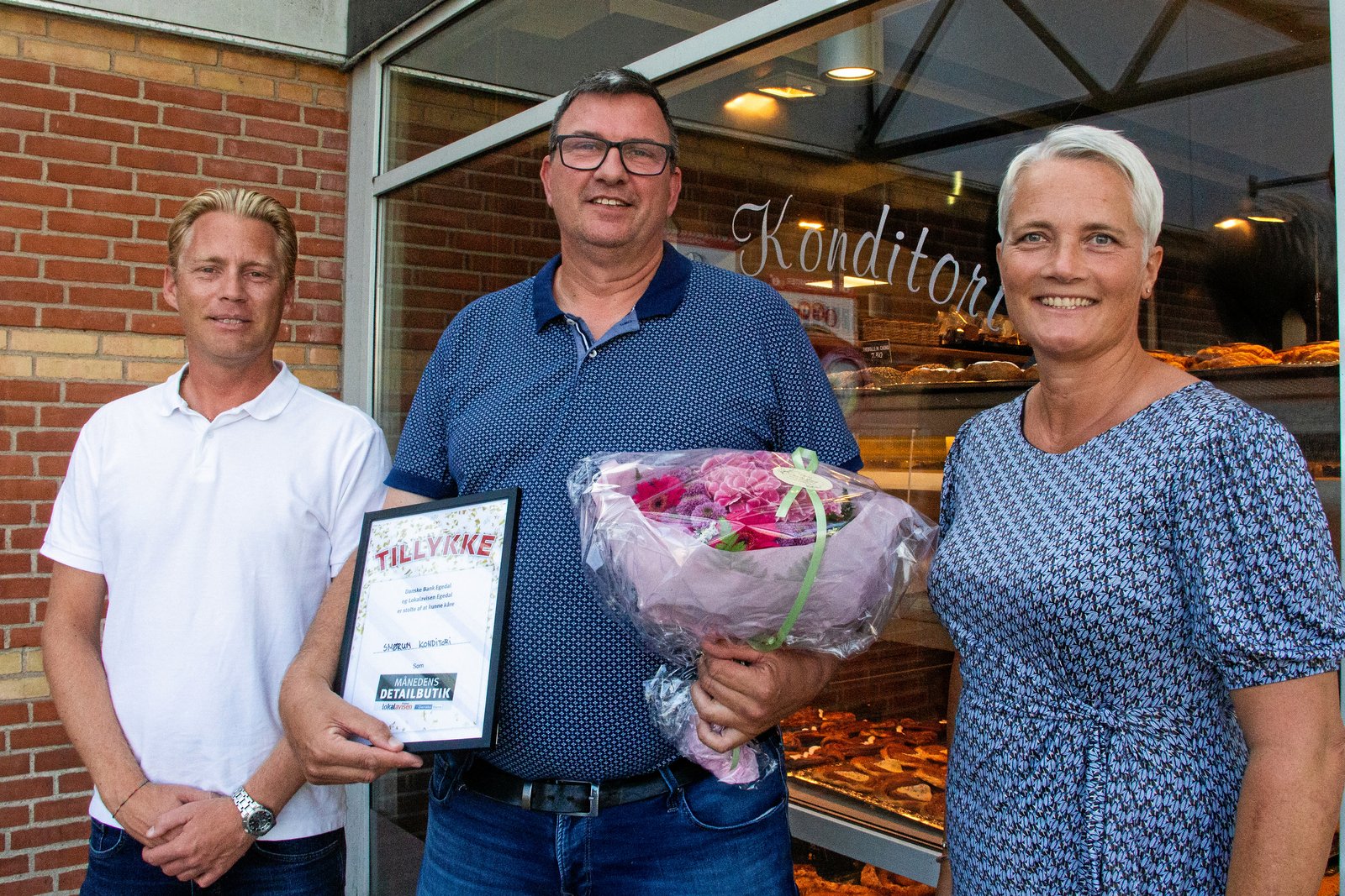Overraskelsen var tydelig, da Smørum Konditori blev kåret som juli måneds detailbutik