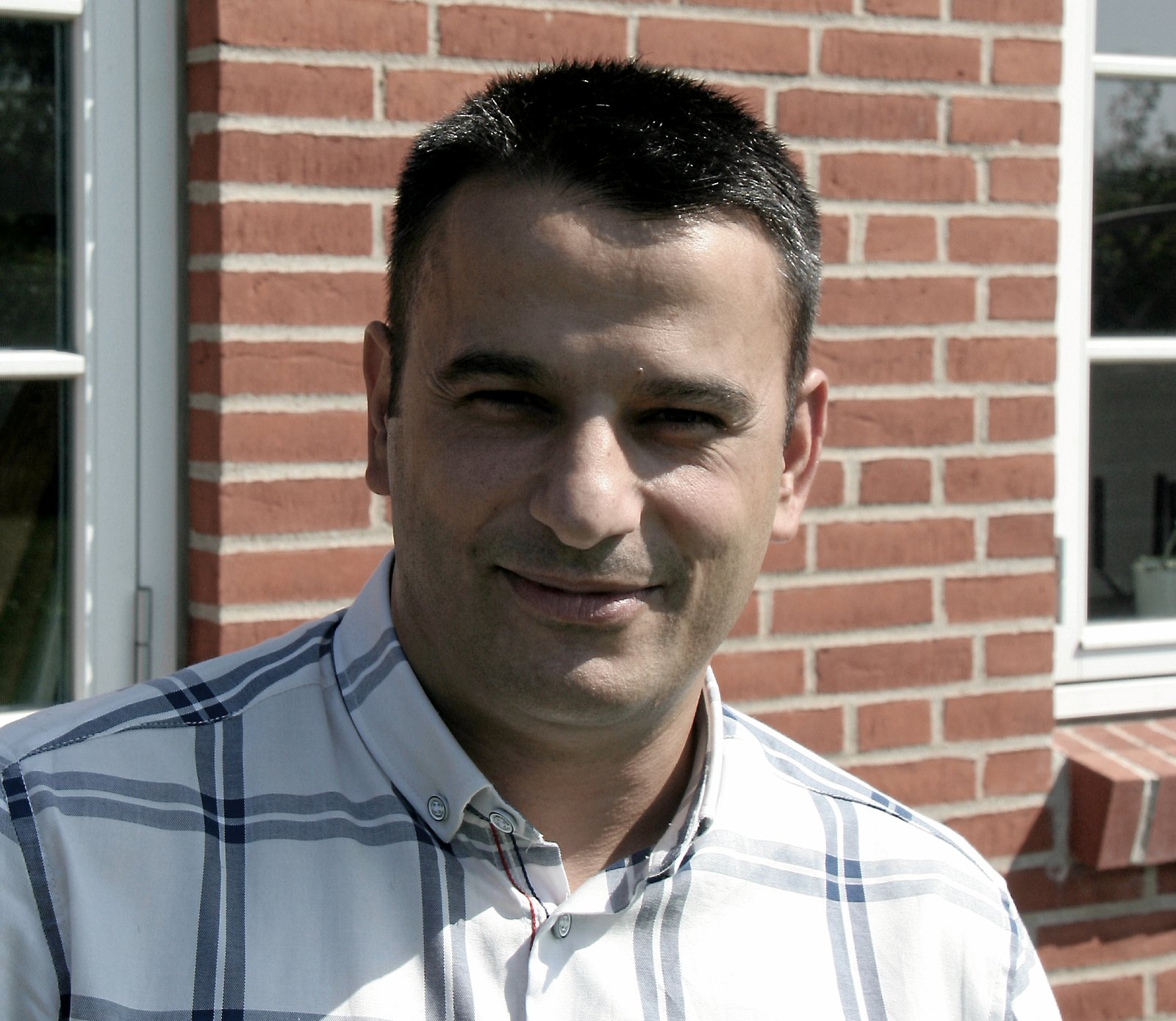 Emrah Tuncer (R), der er formand for skoleudvalget forstår forældrenes bekymring, men mener, at en advokatundersøgelse først kan blive aktuel senere i forløbet.