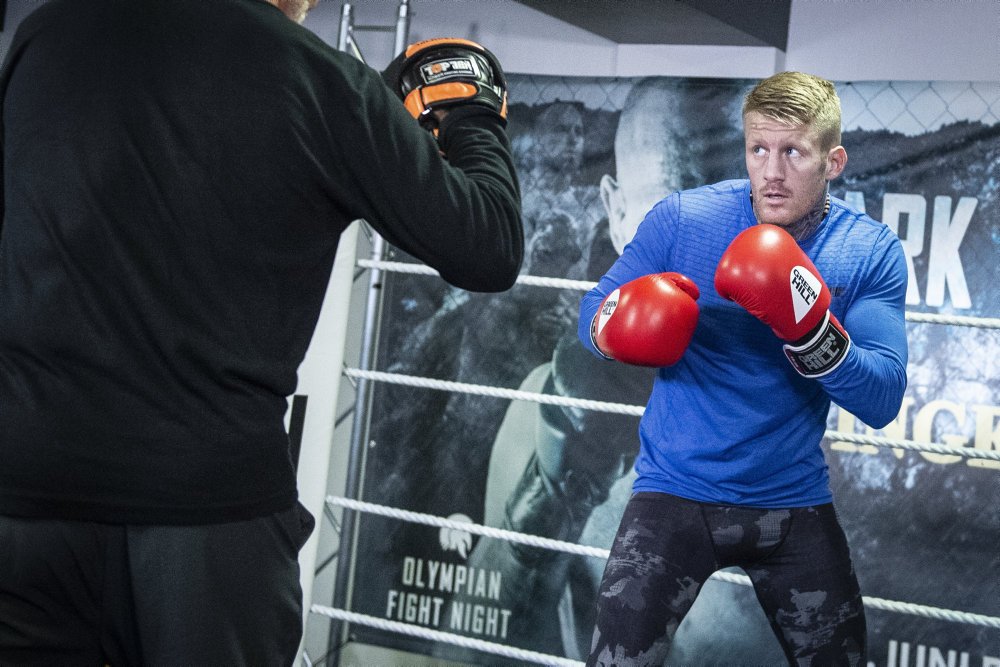 Optagelsen i rockerklubben Satudarah bliver et problem, hvis Patrick Nielsen vil have bokselicensen tilbage.