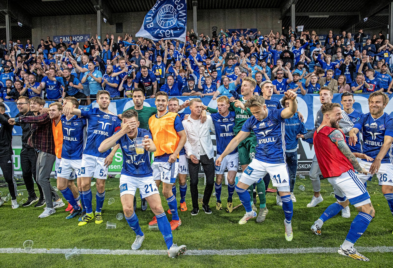 Tilskuertallet er fordoblet, sponsorindtægterne er mere end tredoblet, talenterne får mere spilletid, og byen bakker i den grad op om De Kongeblå, fortæller Lyngby Boldklubs direktør.