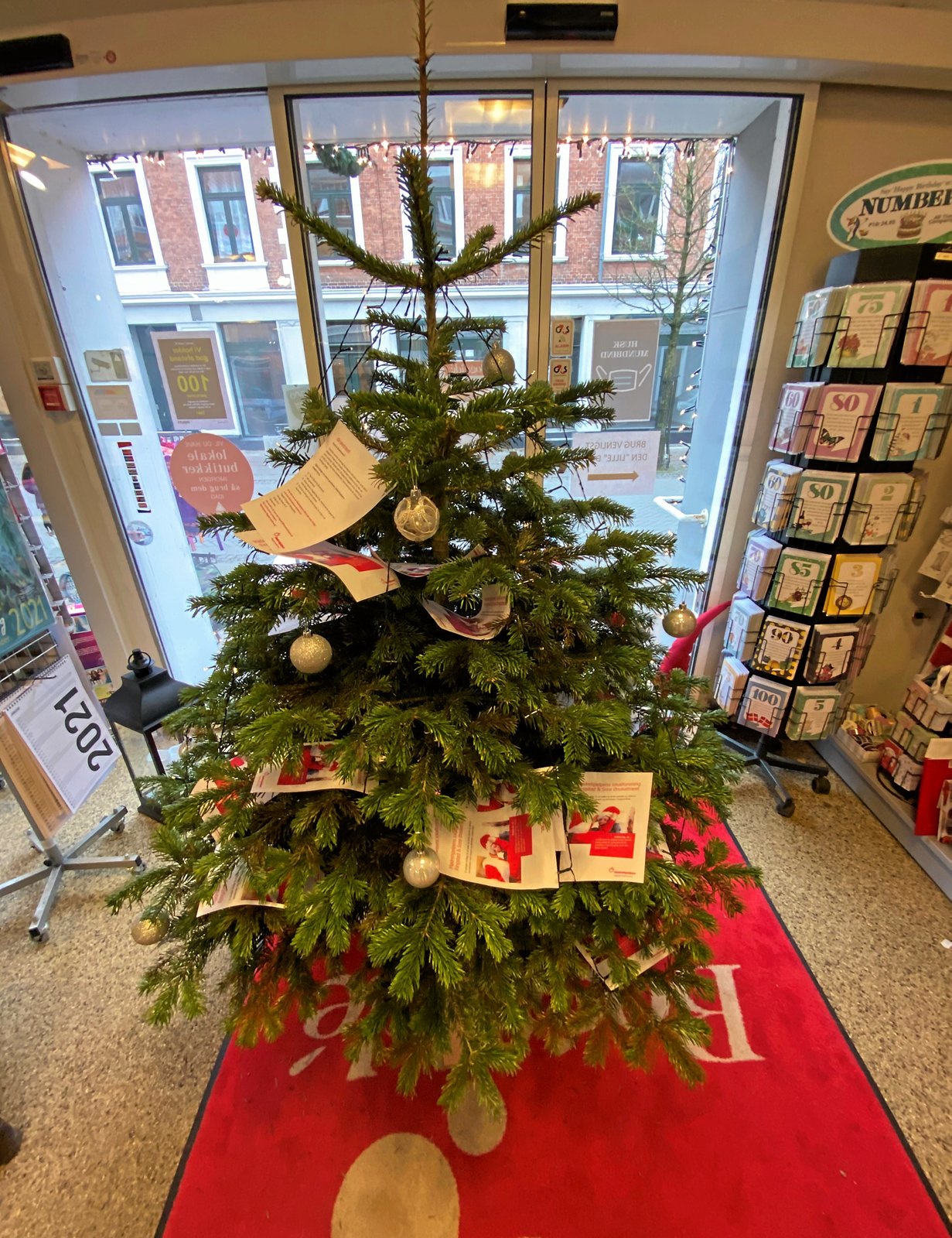 Julekurven er i år skiftet ud med et gavekort.