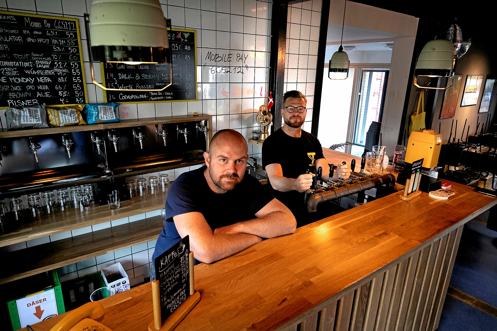 Morten Seifert Bierrings (tv) og Paw Engelhardt åbnede ølbaren Morten Seifert Bierrings (tv) og Paw Engelhardt åbnede ølbaren