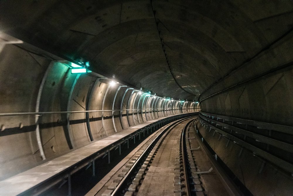 Mandag eftermiddag kørte der ikke metrotog på linje M3 og M4 i København på grund af en anmeldelse om røg.