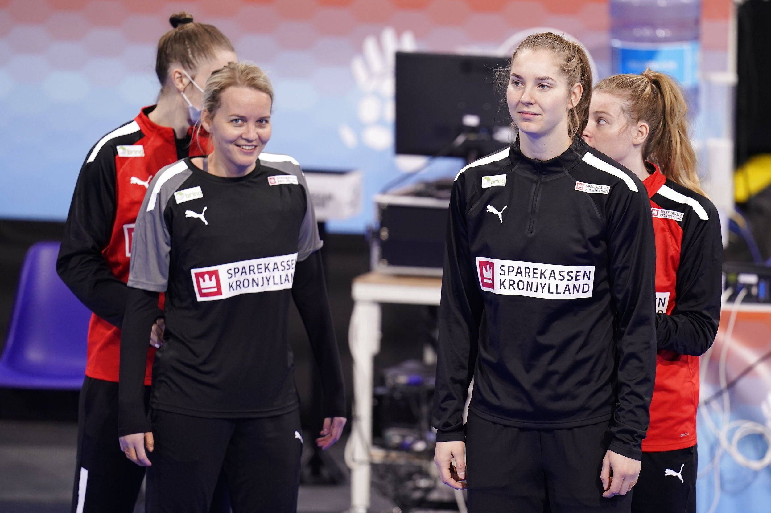 Danmark har påbegyndt de sidste forberedelser før torsdagens åbningskamp ved håndbold-VM for kvinder.