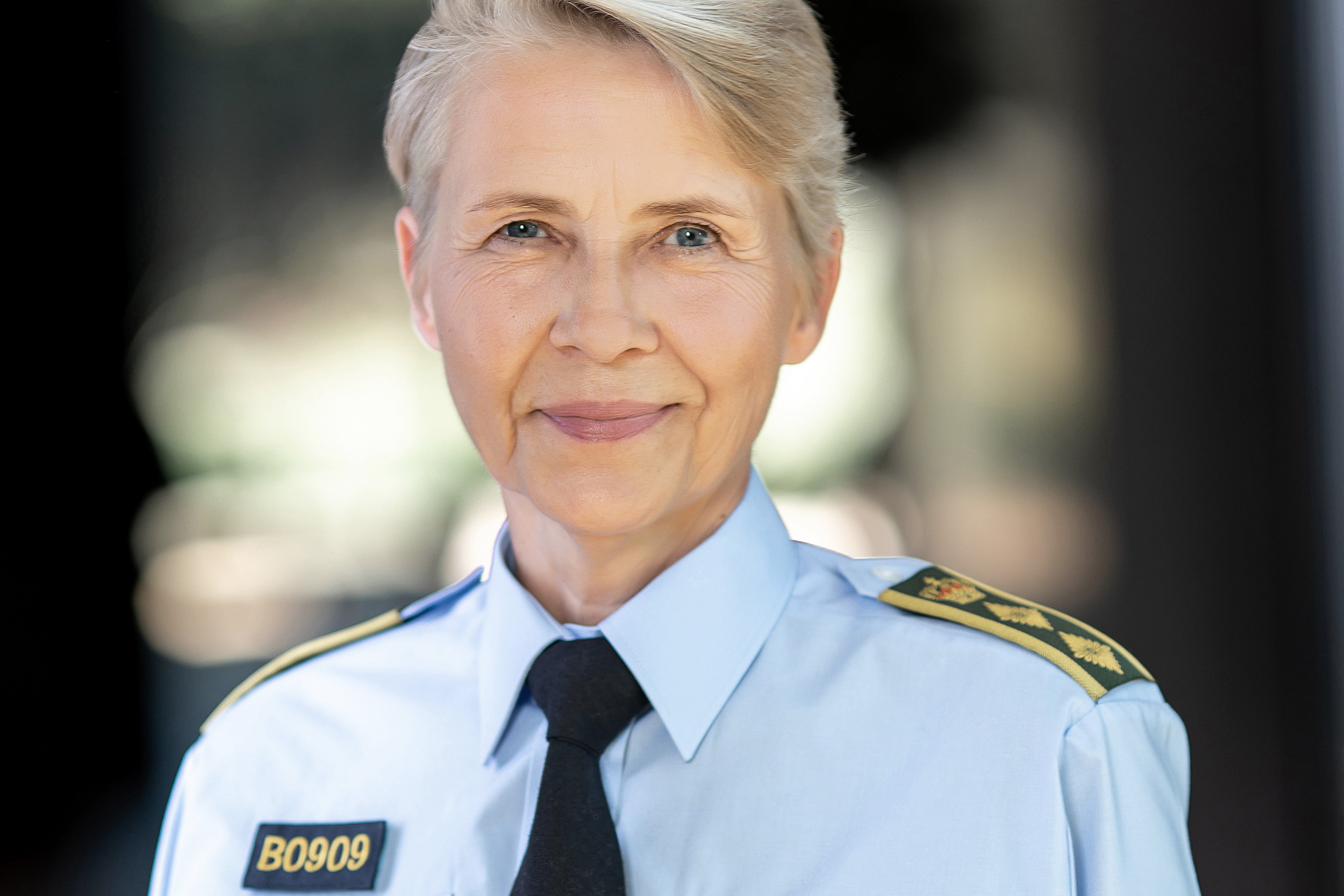 Lene Frank kommer oprindelig fra Skjern, men har været bosat på Sjælland siden 1992. Først var hun ansat mange år ved Rigspolitiet, inden hun i 2012 blev politidirektør hos Sydsjællands og Lolland-Falsters Politi. Pressefoto