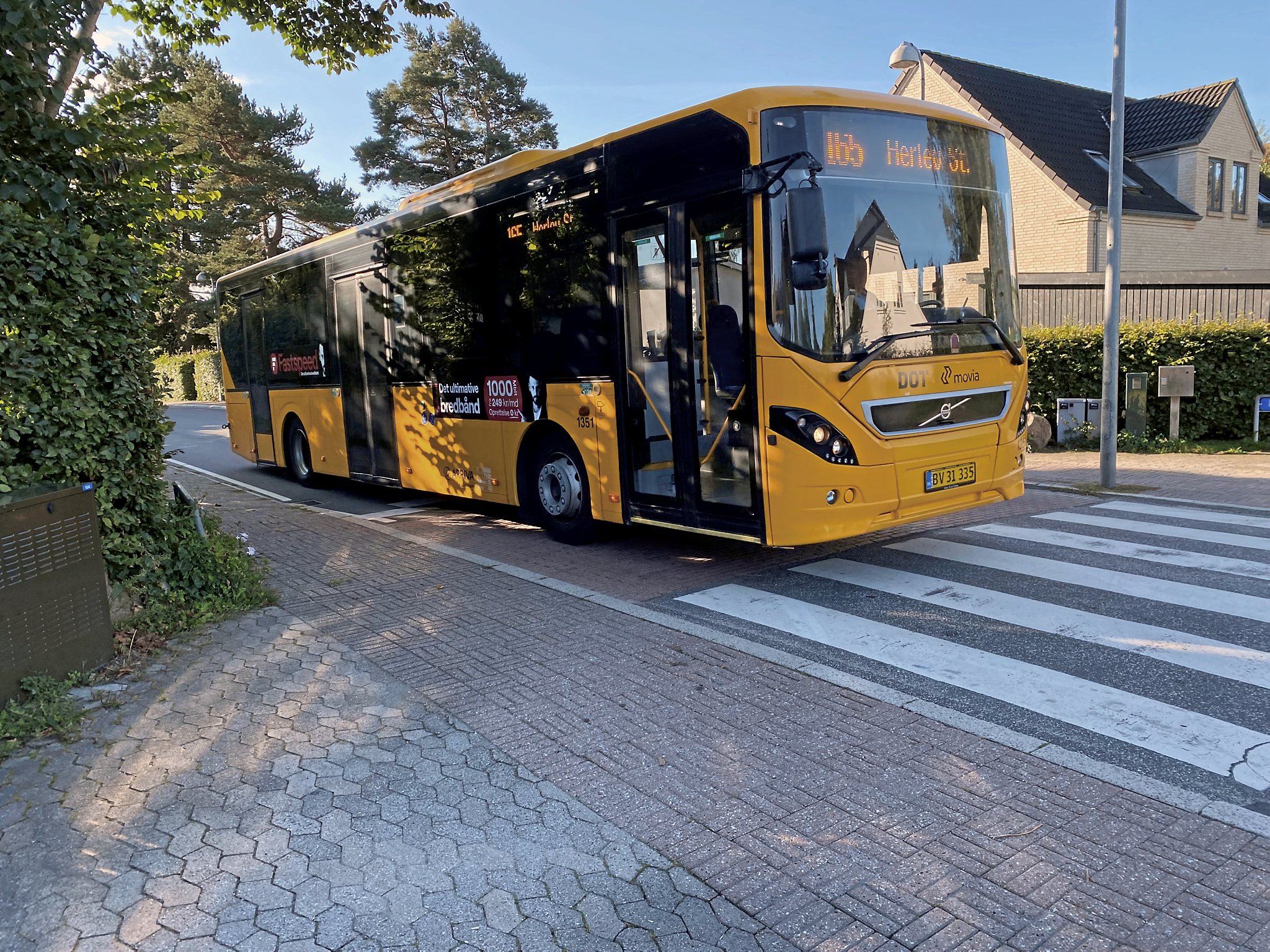 Problemerne med de tunge busser igennem Hareskovby bliver ikke mindre, når der bliver indsat el-busser, som er to tons tungere. Nu presser Furesø Byråd på for få nogle alternative løsninger for blandt andet rute 165 gennem Hareskovby.