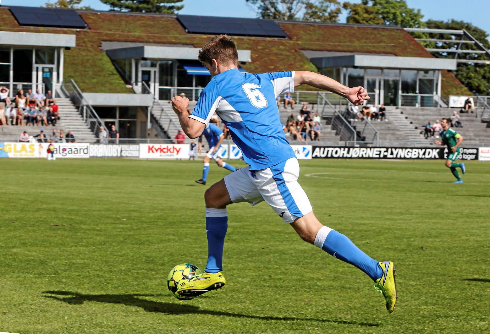 Der skal anlægges kunstgræsbaner på Allerød Fodbold Klubs hjemmebane. Men underlaget skaber debat.