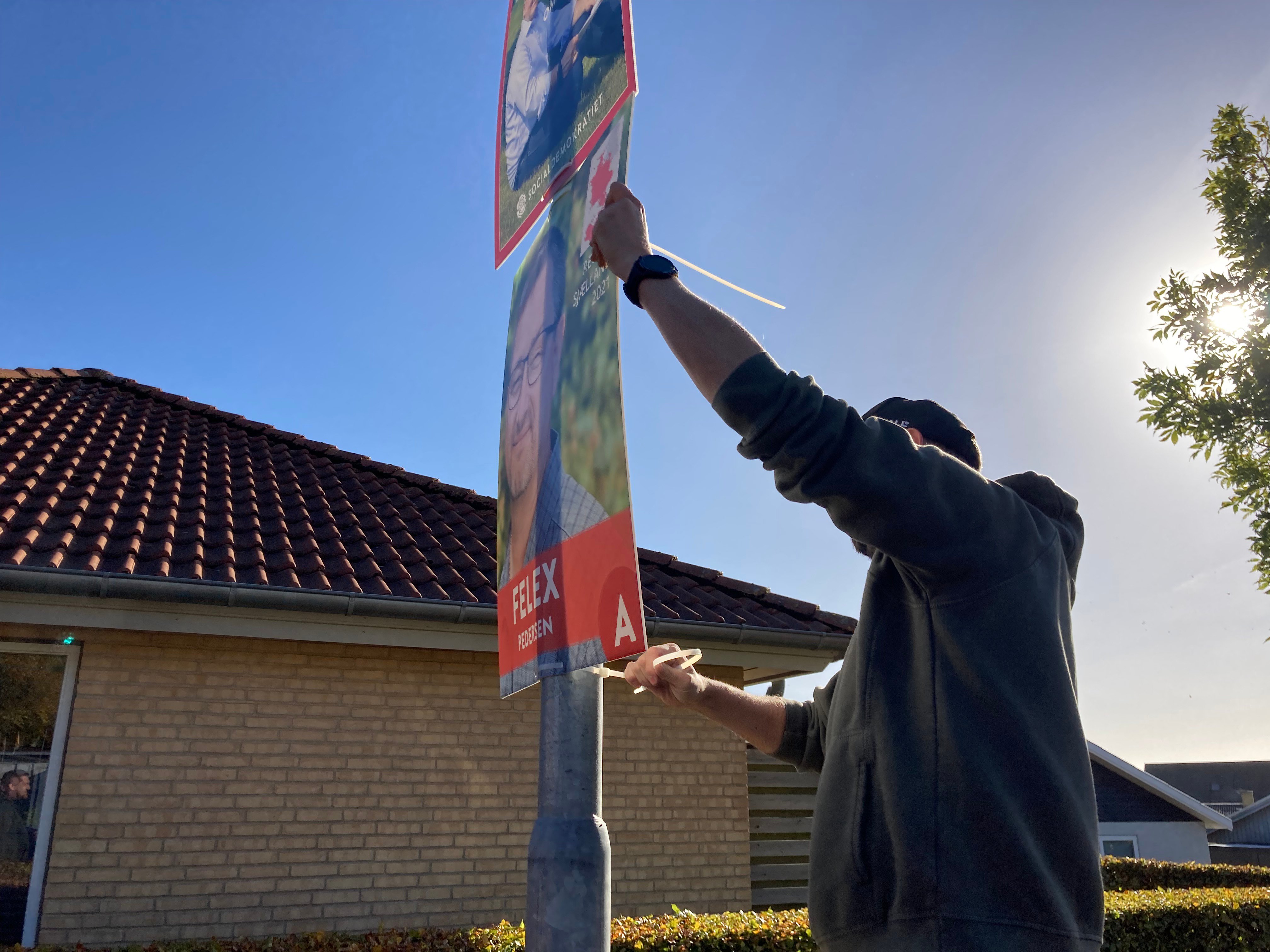 Ophængning af plakater hører til de faste traditioner i forbindelse med et valg. Men hvem kan du egentlig stemme på den 18. november?