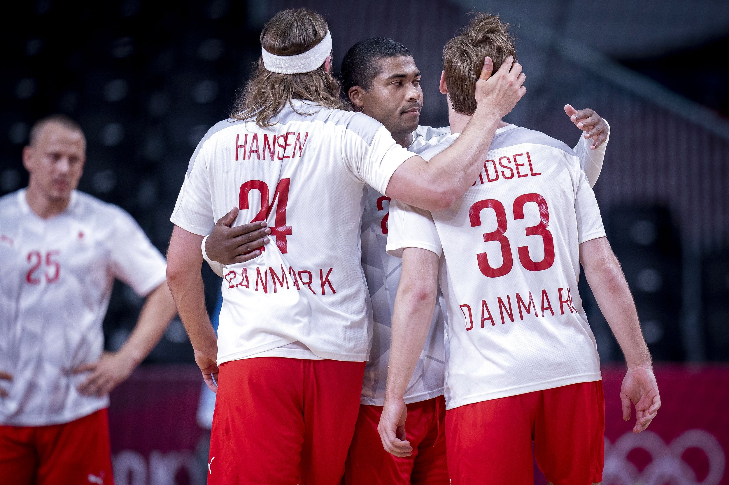 20 spillere er udtaget til EM i håndbold, der bliver afviklet 13.-30. januar i Ungarn og Slovakiet.