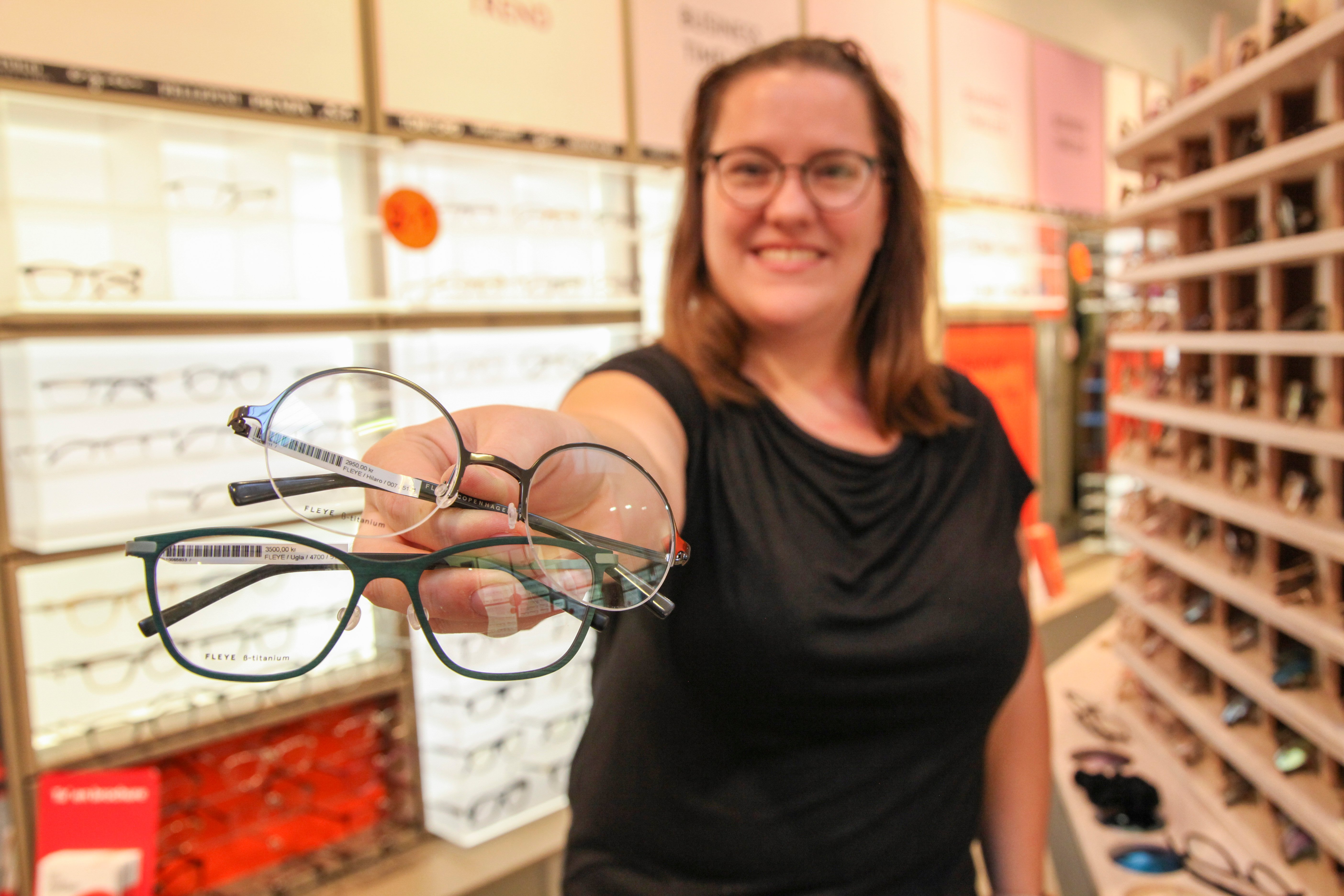 Mette Christensen, Profil Optik, er klar til at vide den store kollektion fra Fleyes frem fredag den 29. oktober. Foto: Charlotte Koefoed