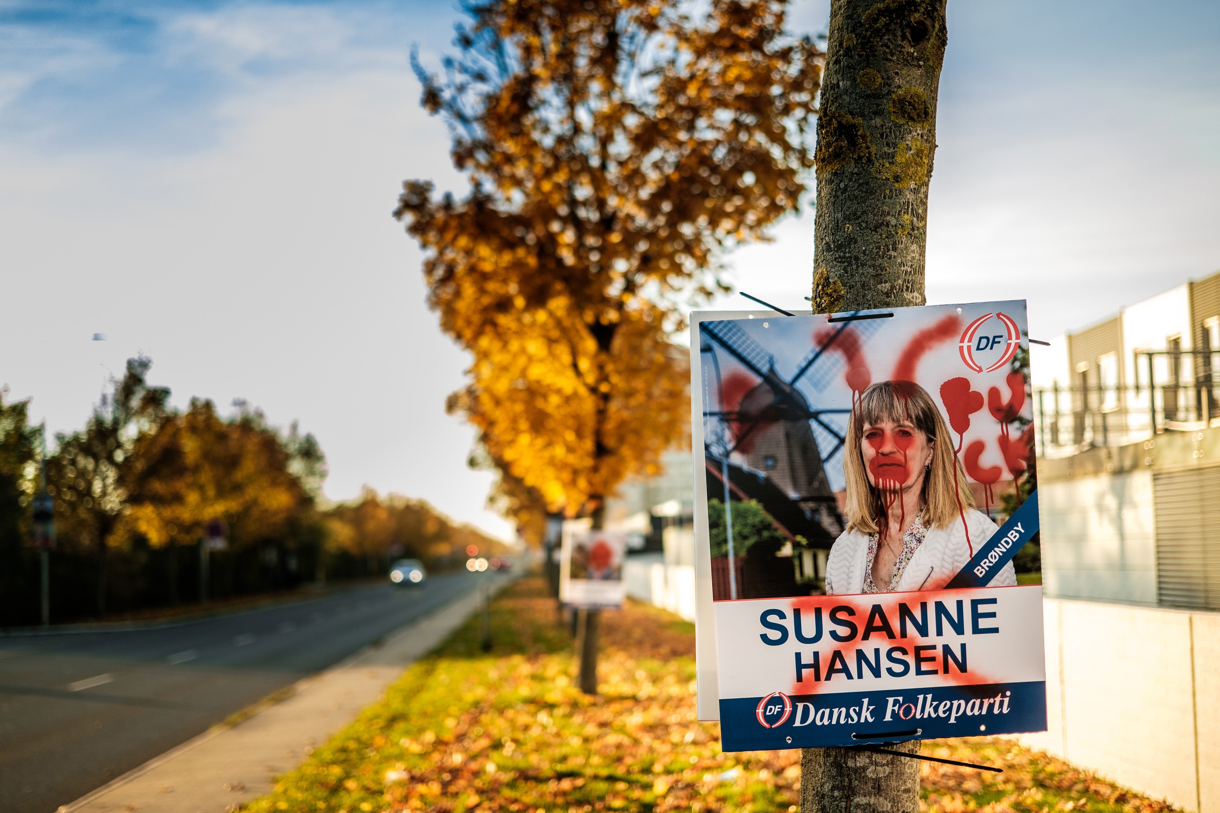 Langs Strandesplanaden er en stor del af Dansk Folkepartis plakater blevet udsat for hærværk, siden de blev hængt op i lørdags.