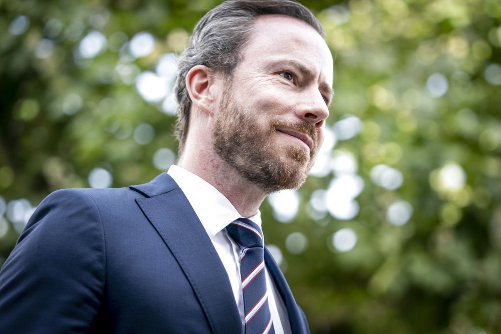 Tidligere forsvarsmnister Jakob Ellemann-Jensen taler ved 'Flagdag for Danmarks udsendte' i Holte.