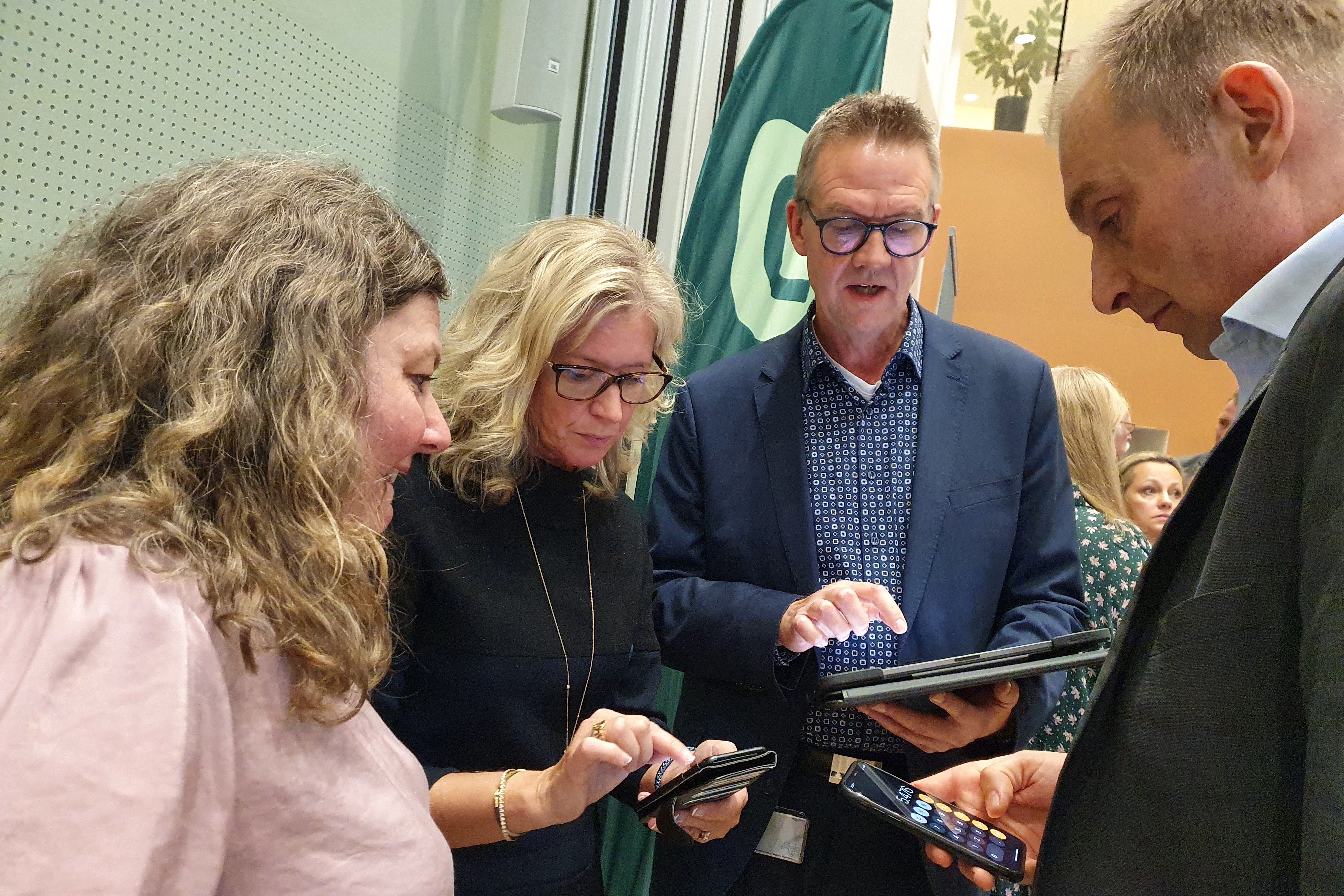 Socialdemokratiet og Venstre mister hver et mandat, mens Lokallisten Ny Egedal kommer ind med fire mandater. Konservative vinder ét mandat, og så er det farvel til DF og Liberal Alliance i byrådet. Lige nu forhandles der om borgmesterposten