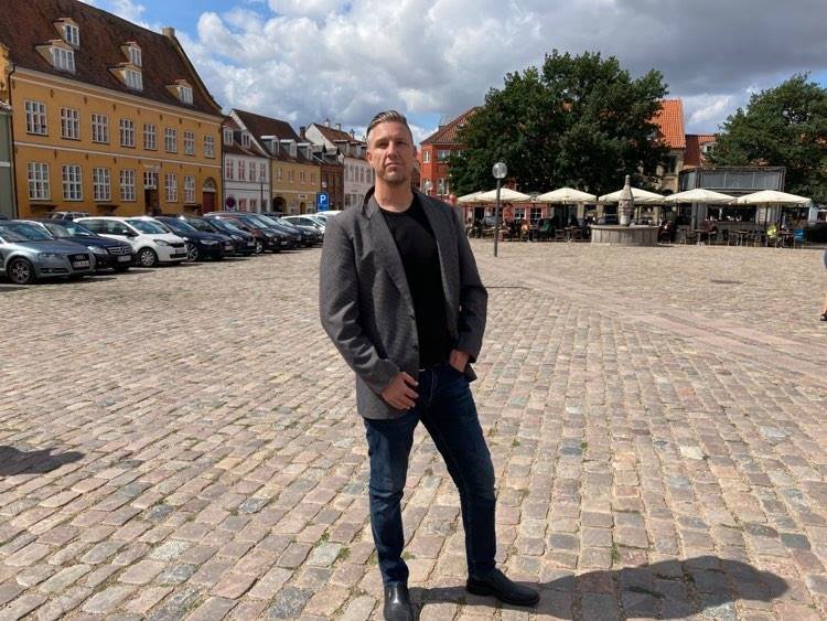 Vi har gennem årene hjulpet mange danskere med at få styr på økonomien og få livsglæden tilbage, fortæller Jimmy Behrens, som er indehaver af Dansk Gældsrådgivning.