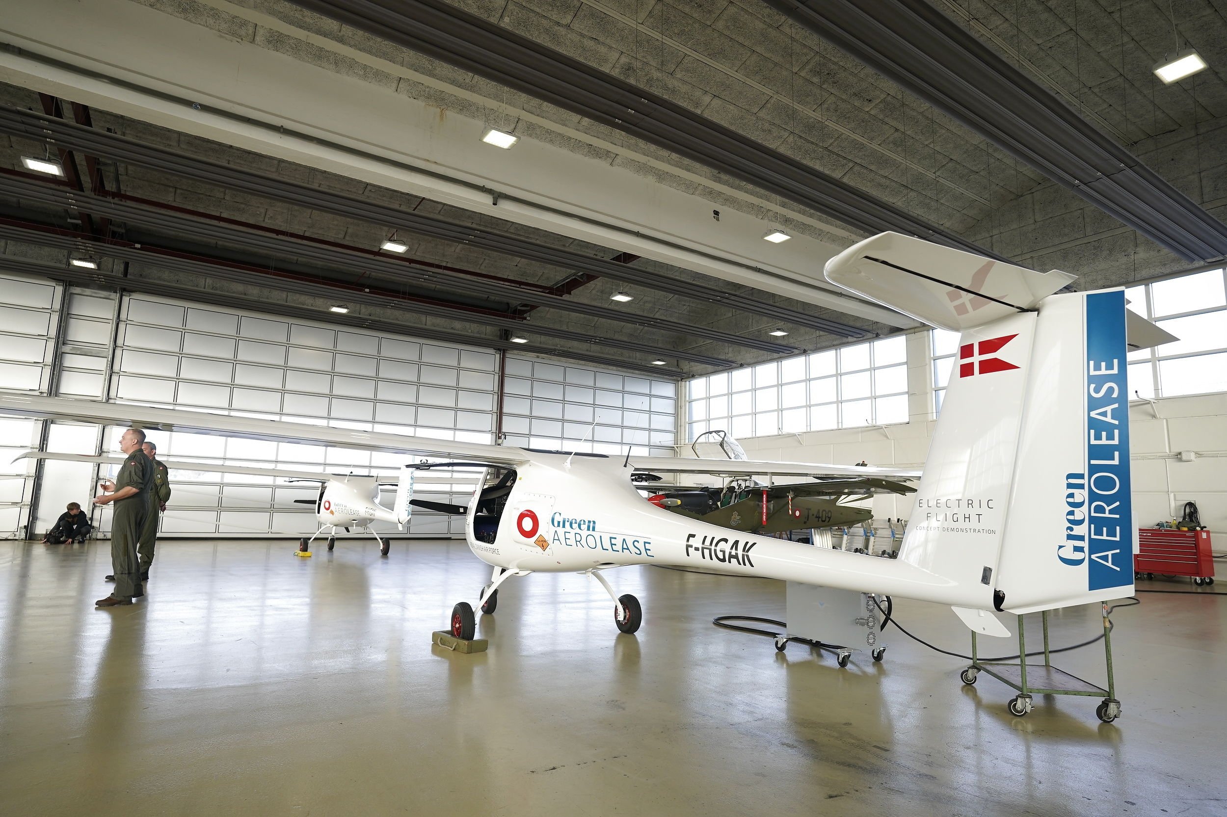 Forsvaret skal teste to el-fly i to år, og teknologien rummer store perspektiver for Flyvevåbnet, siger major.