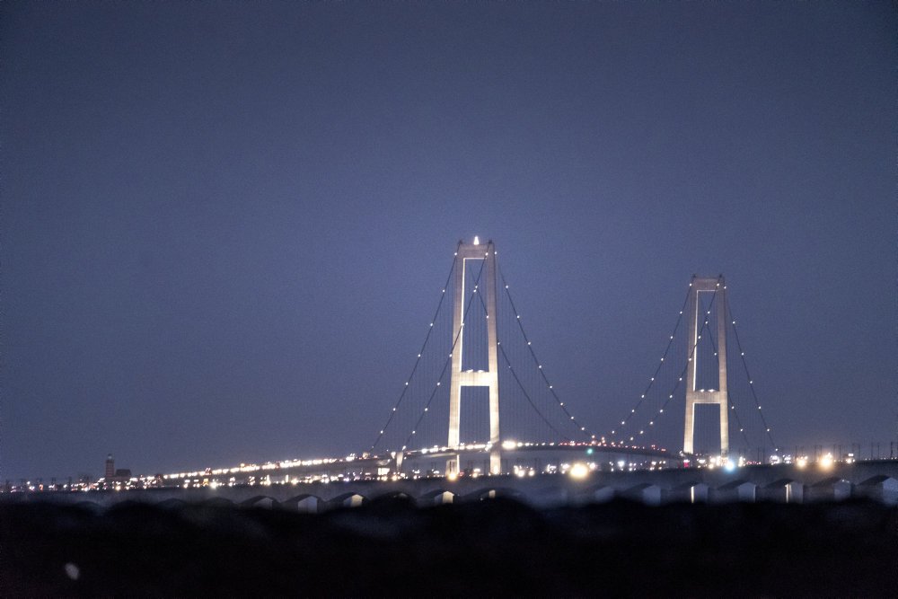 I retning mod Fyn er Storebæltsbroen igen åben for trafik. Opstår der igen kø, lukkes der på ny i 30 minutter.